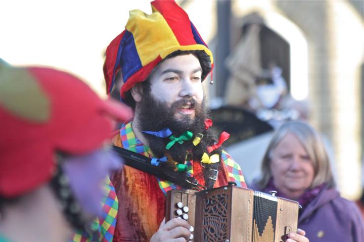 Closer picture of box player, particularly showing ribbons in beard